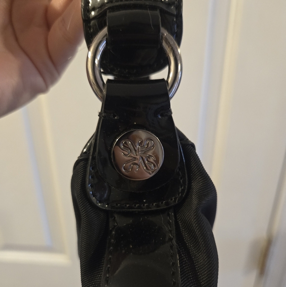 Elegant Black Vera Wang Women's Handbag - Picture 3 of 6